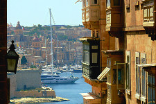 Blick von der Altstadt auf den Hafen von Valletta